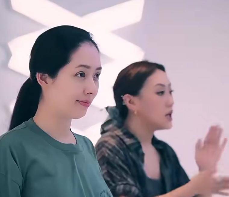 谢依霖自曝全职妈妈心酸！看了《小时代》女主现状，才知她没说错封面图