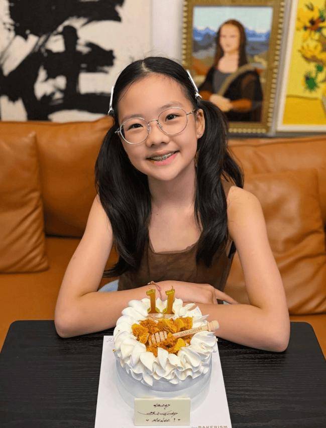 TVB视帝大女儿庆11岁生日！近照曝光少女味十足！与妈妈极为相似！封面图