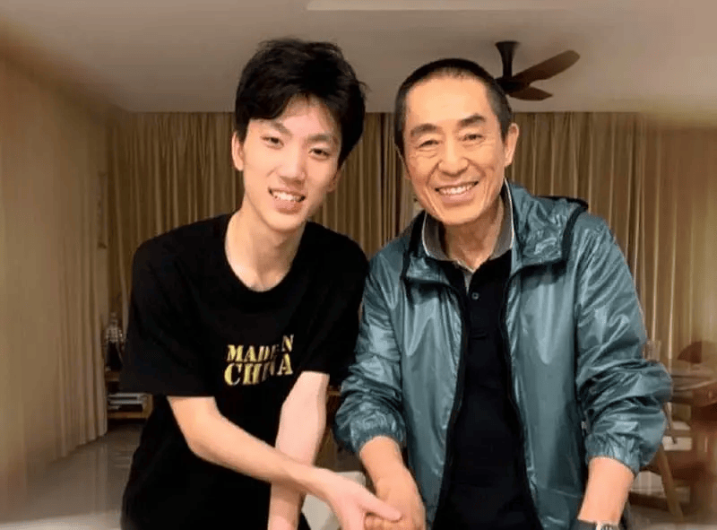 力捧儿子出道，从《主角》到新电影，张艺谋的资源覆盖整个影视圈封面图