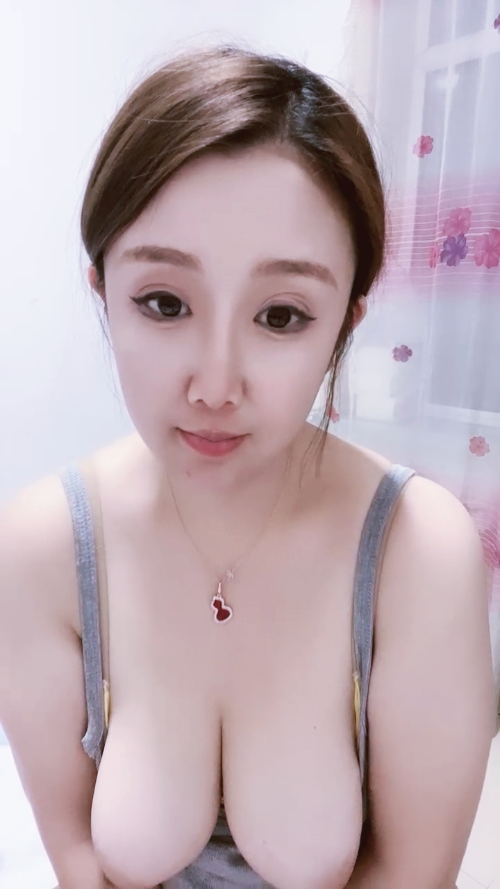 【禁漫直播】大晚上和素颜老婆日常性生活,白丝女仆装,深喉怼嘴,后入一顿打桩封面图