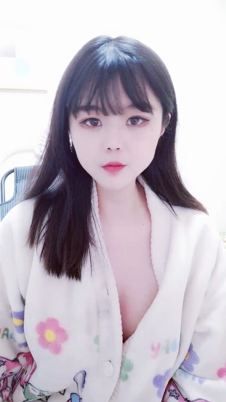 【禁漫直播】呆萌小少妇露脸黑丝诱惑情人节伺候大哥激情啪啪直播赚钱,口交大鸡巴揉奶玩逼,被大哥无套抽插爆草射肚子上封面图