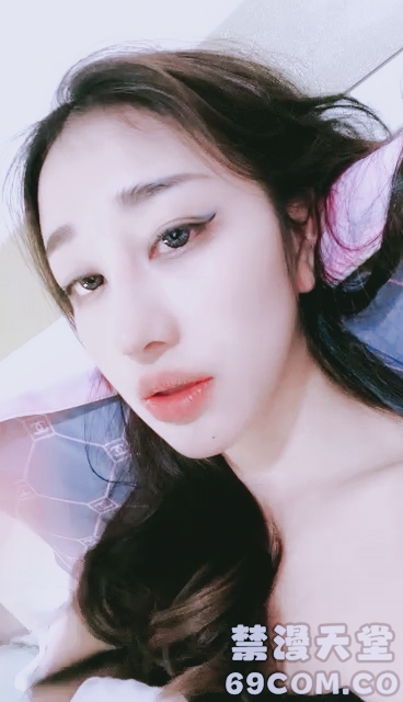 【禁漫直播】极品尤物瑜伽女神！连体网袜性感身材！扭腰摆臀极其风骚,瑜伽垫上一字马,摆弄各种姿势封面图