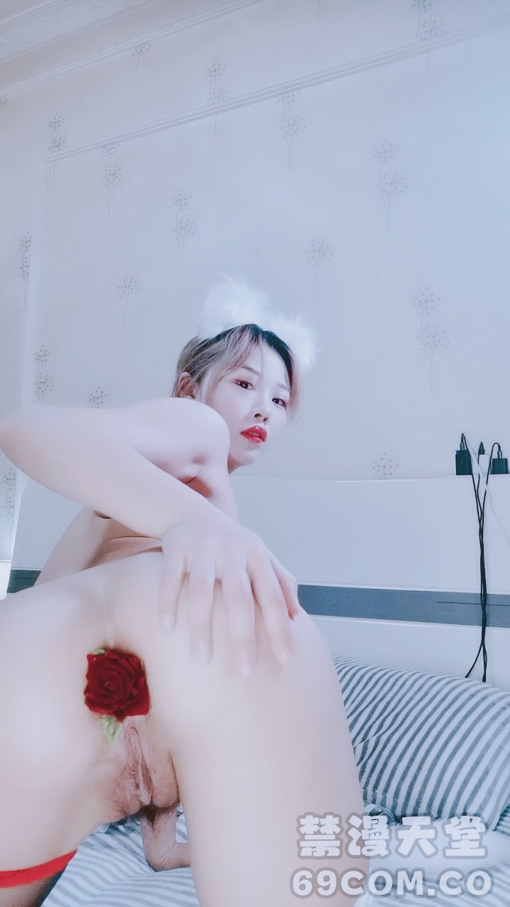 【禁漫直播】可爱女仆装妹子,高颜值 全裸卫生间自慰,手指插穴坐在蹲便上道具插穴封面图